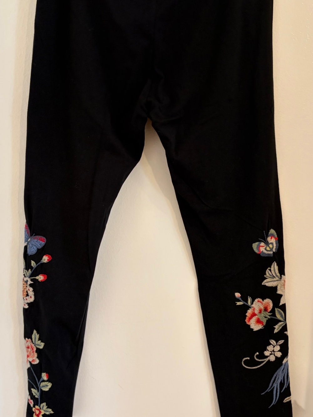 Johnny Was black leggings with embroidered flower design. Size Large.